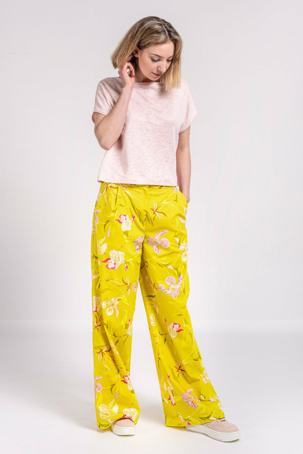 Sommerhose Grosse Blumen Gelb